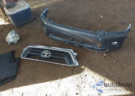 2013 Toyota Tacoma Prerunner V6 z USA, uszkodzony, nr VIN 3TMJU4GN5DM154286